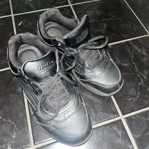 Black Tredsafe slip-resistant work shoes